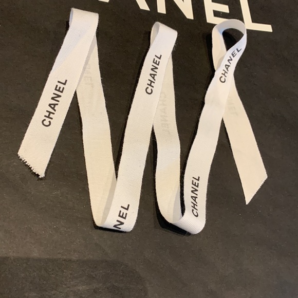 Chanel white ribbon - Picture 2 of 3